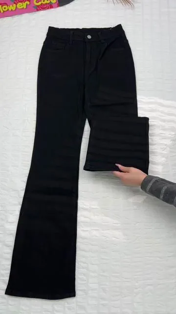 The jeans that actually flatter your shape 🫶🏻☁️✨ #jeans #denimjeans #flarepants #skinnyjeans #pants #spotlightfinds #tiktokmademebuyit  #tiktokshopcreatorpicks #tiktokshopblackfriday 
