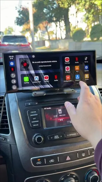 📺 Esta pantalla lo tiene TODO 🔥 Netflix, YouTube y hasta TikTok directamente en tu auto. Conéctala sin cables, mira tus mapas, escucha música y disfruta tus series donde quieras 🚗✨ Ahora está con 62% de descuento, ¡por menos de $115 no hay nada igual! #caraccessories #techgadgets #carplay #cartiktok #drivinglife