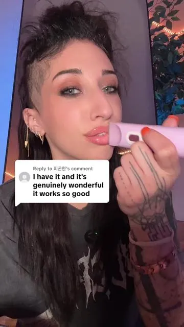 Replying to @피곤한 yessss this  bikini razor / trimmer is so freaking gentle and gets such a close shave!  it's never given me razor burn and you can be rough with it because it's not really going to cut you. Perfect for your bikini line, under arms, anywhere you shave this bikini razor can handle it! No more Brazilian needed #bikinirazor #bikinitrimmer #womenelectricshaver #electricrazor #bikiniline