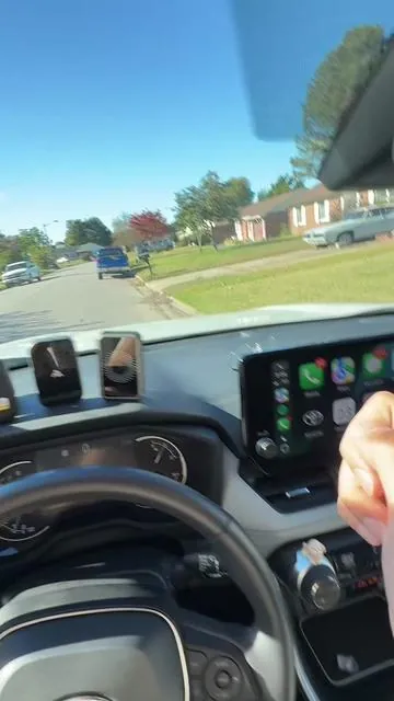 Which is the best carplay adapter to watch your shows? #carplay #wirelesscarplay #carplayadapter #tiktokshopblackfriday #tiktokshopcreatorpicks 