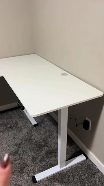 Treadmill under it not on it 🤣 this electric desk is amazing!!  #foryoupage #foryou #fyp #des #electric 