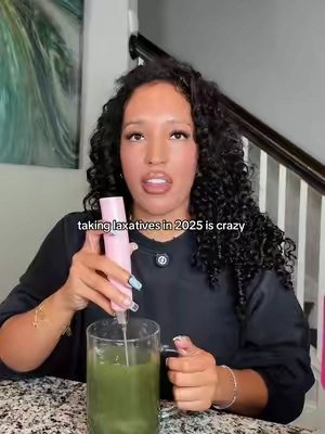 When your body gets used to laxatives, your digestive system becomes “lazy.” That means your intestines stop contracting naturally, and you might not be able to have a bowel movement without them anymore instead of relying on laxatives do natural things like drinking a lot of water, eating Whole Foods, drinking your greens and moving your body  🧚🏼‍♀️✨  #digestivehealth #guthealth #greens #oxygreens #tiktokshopcreatorpicks 