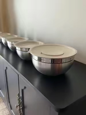 This is an amazing deal! Grab a set while they’re in stock! #mixingbowls #baking #holidaybaking 