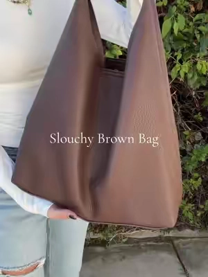 The quality and size of this bag is really nice, it comes in several colors. #slouchybag #hobobag #brownbag #shoulderbag #trendybag 