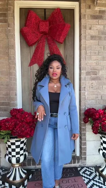 This gorgeous full length wall blend coat is pure perfection. It’s substantial, thick, hefty, and will keep you warm. It looks like you spent a fortune. #WoolCoat #WinterCoat #LongCoat #TikTokShopCreatorPicks 