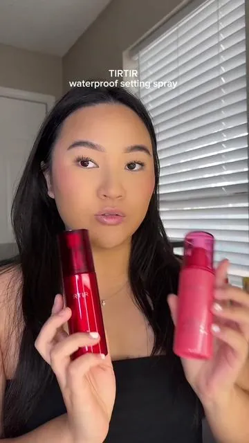 @TIRTIR Inc. waterproof setting spray 😻 (the pink one) i heard good things about the red fixer spray too. But as im combo oily i think the pink is a better fit! @CXS #tirtir #settingspray #kbeauty #koreanmakeup #kbeautytiktok 
