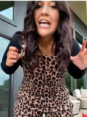 The cutest leopard overalls ! #fallfashion #overalls #falldealsforyou #fashioninspo #halara 