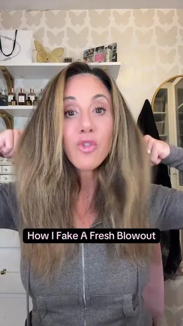 Stop rewashing your hair just to get that fresh blowout look again!! As a hairstylist, promise-your day-old hair doesn't need another shampoo, it needs the right tool.  @langehair GlamWave is designed to revive, refresh, and smooth your style in minutes. With 5 heat settings and an upgraded barrel that never snags, it brings your hair back to life without unnecessary heat damage. This is my go-to for quick blowout touch-ups at home. #blowoututorial #hairtutorial #hairrefresh #hotbrush #salonhairathome 