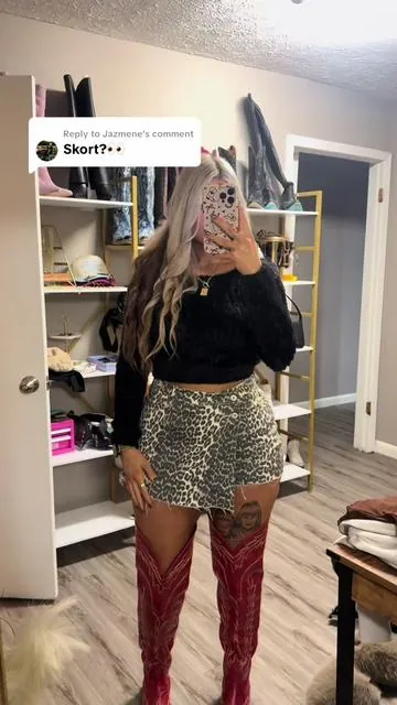 Replying to @Jazmene my favorite skirt!! @Katch Me #skort #ootd #concertoutfit #leopard #leather 
