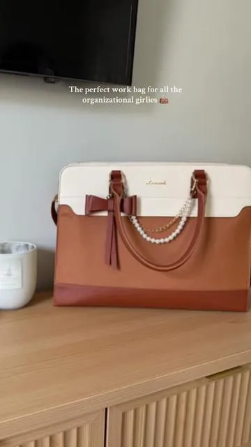 The perfect, spacious work tote 🥹. Literally can fit so much inside.  #workbag #toteorganization #whatsinmybag #officeessentials #tiktokshop 