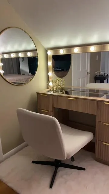 Getting ready never looked this good ✨ Transform your space — and your mornings, with this vanity setup 💄🪞#vanitymirror #vanitydeskwithdrawers #vanitydesk #fyp #trending 