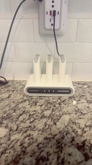 We use portable power banks on a daily basis so I wish I would’ve had this so much sooner. I love that it sits on a charger and has an indicator light to tell you how much charge is left on each one. This is perfect for a couple or for a family to grab and go as you need them. I love that it has a dock so they all go back to one central location rather than being left all over the house #BestGiftEver #PowerBank#ExternalBattery #portablecharger #PhoneCharger