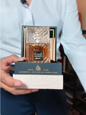 Perfume Khamrah by Lattafa. Fragancia unisex árabe con notas de canela, miel y vainilla. Hecho en Dubái, aroma duradero y elegante. #perfumehombre #perfumeunisex #fragancias #estilomasculino #lattafa