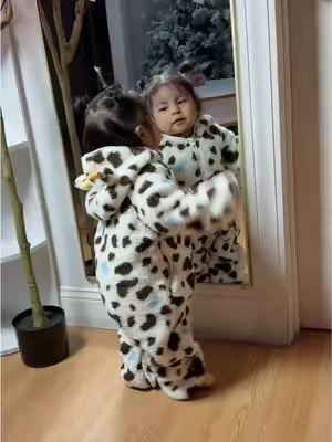 Hermoso Mameluco de Vaquita❤️ Su material es suavecito y calientito #mamelucodebebes #mamelucoparaelfrio #mamelucoparaniñayniño #pijamadebebescalentitas #pijamamameluco @balabalakids 