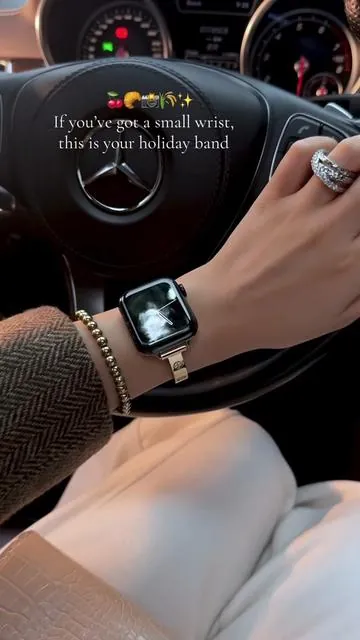 It fits, it sparkles, it slays💡🌟 #watchband#fyp #iwatch #StyleandSparkle#TikTokShopBlackFriday#Halloween#wristband #missair #gold#classic#diamond#fashion#giftidea#tiktokshopfalldealsforyou #tiktokshopcybermonday #tiktokmademebuyit