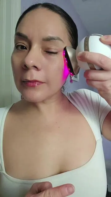 INIA SPHERA 8-in-1 Facial Beauty Electro Microneedle Device. Una maquina Facial todo en 1 @INIA Official @INIA BeautyCraft #beautydevice #antiaging #microcurrent #redlighttherapy #tiktokshopblackfriday 