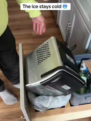 Your ice wont melt in this one… Plus this Euhomy Ice Maker is on sale right now #icemaker #nuggetice #euhomyicemaker #superbranddaybfcm #tiktokshopblackfriday 