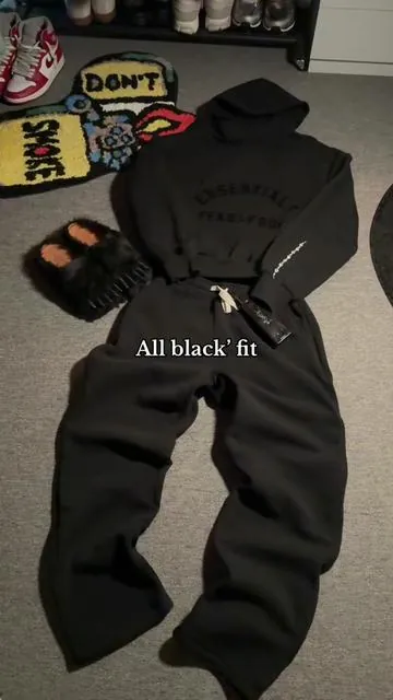 Affordable sweats👆🏼 #sweatpants #baggysweats #allblackfit #heavyweight 