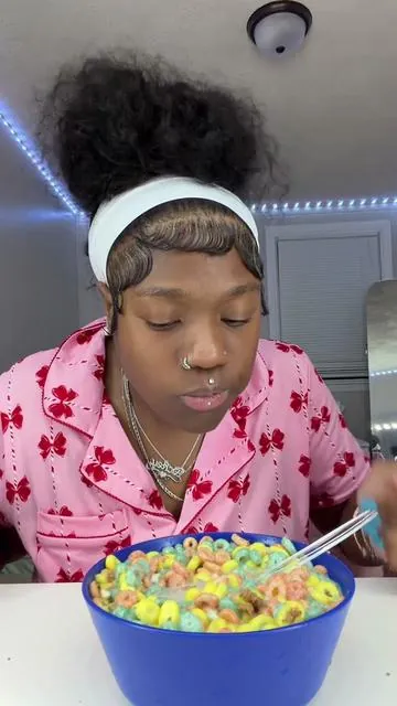 Now Who eats cereal for dinner?! 🙋🏽‍♀️ #whatieatinaday 