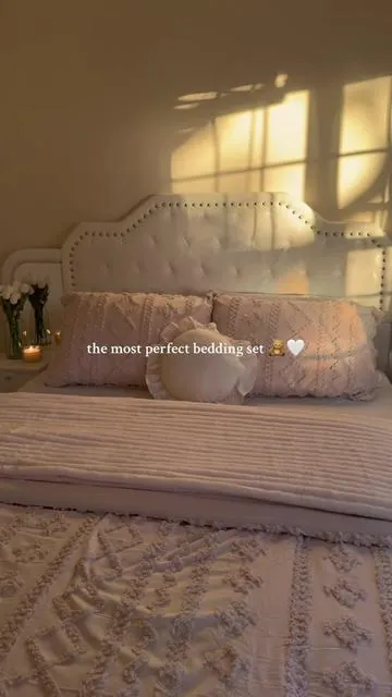 this is exactly the vibe i’m looking for!! 🍂🤍 #fallbeddingdecor #beddingsets #bedding #beddingsets #fall 