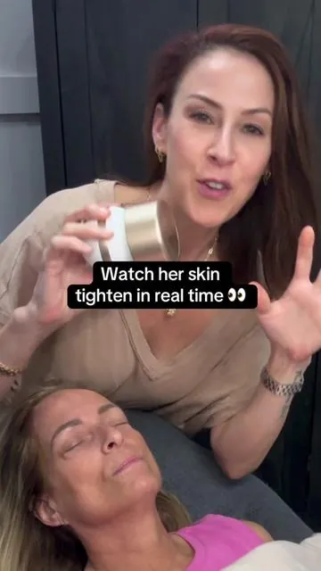 🎁 Using this during treatments because it lifts, tightens, and boosts absorption in a way skincare alone can’t. Such a good deal right now 🔥 #TikTokShopBlackFriday #TikTokShopCyberMonday #inabeauty #iniasphera #antiagingdevice  