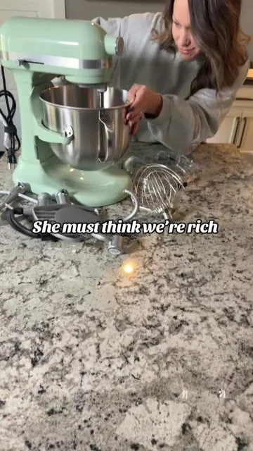 Holiday baking just got a major glow-up. @QVC, Inc #kitchenaidmixer #tiktokshopblackfriday #tiktokshopcreatorpicks #TikTokShopCyberMonday #tiktokshopholidayhaul 