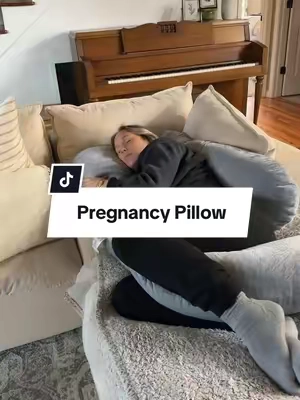 Pregnancy pillow @momcozy #pregnancypillow #pregnantlife #pregnancytok  #tiktokshopblackfriday #tiktokshopholidayhaul 