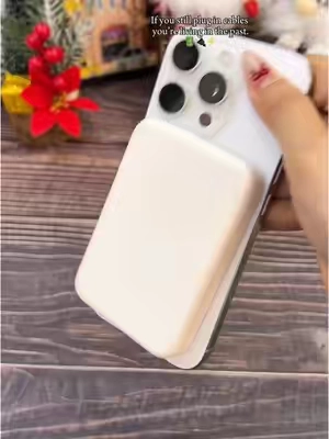 #wirelesscharging #fastcharging #compactcharger #magneticpowerbank #tiktokshopmademebuyit#tiktokshopblackfriday  #spotlightfinds #powerbank