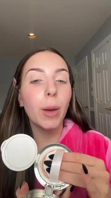this Korean cushion foundation is finally in the US and guys 😳 I am SHOOK! ⏰ up to 100hr wear!! 🫧 packed with Korean skincare ✨ lightweight but insane coverage  💞 I’m wearing shade “21C” @Banila Co USA  #banilaco #cushionfoundation #koreanskincare #beautyandlifestyledeals #tiktokshopblackfriday 