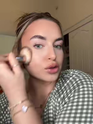 We finally have her back 😭😭❤️ #makeuphacks #bodymakeup #makeuptok #tarteholidaychallenge #beautyhacks  @tarte cosmetics 