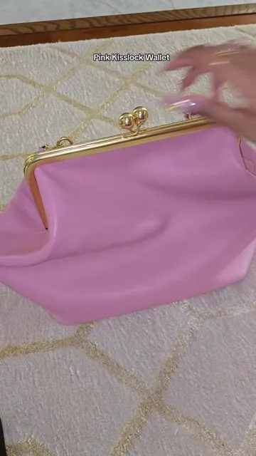 Pink Kisslock Wallet  #tiktokshopblackfriday  #royalbagger #kisslockwallet #wallet #longhairprettynails 