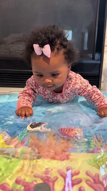 Tummy time 🐠💚 #tiktokshopblackfriday #blackfridaydeals #tiktokshopcybermonday #spotlightfinds #fyp 
