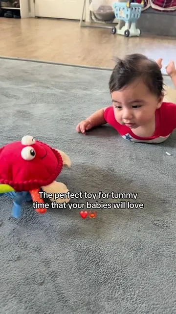 Harvey would do tummy time all day if he could just to watch his crab bounce around❤️😂 #babiesoftiktok #babies  #babytoys #babyessentials #dancingcrab 