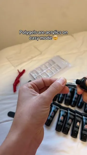 Just wait to see the end result! #polygelnails #nailkit #fakenails #christmasgiftideas #stockingstufferideas 