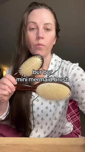 This is easily the best hair brush l've ever tried but now MINI! @BUR BUR  #burbur #hairbrush #boarbristlebrush #smoothinghairbrush #besthairbrush