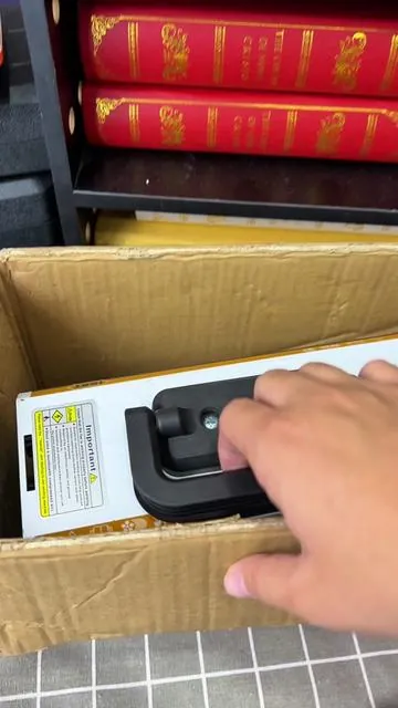 Pequeños trabajos de soldadura DIY, la soldadora portátil lo hace todo#weldingmachine #tikokshopblackfriday #portableweldingmachine #welder #migwelder 