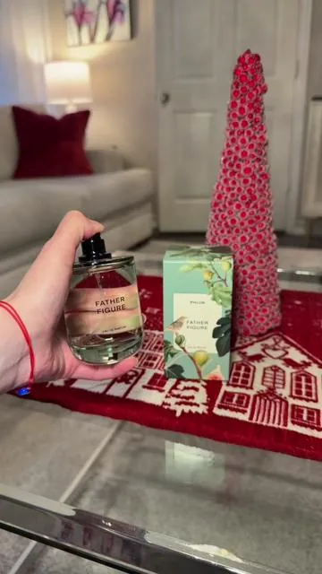 Love that they made the gorgeous father figure perfume in a jumbo size @Phlur Fragrances this makes a great gift for the holidays #fyp #phlur #phlurfragrance #eaudeparfum 