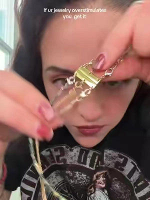 The amount of time I just tear these off at the end of the night 😂😂😂😂 #jewleryhack #necklacestack #tiktokshopcreatorpicks #tiktokshopcybermonday #tiktokshopblackfriday 