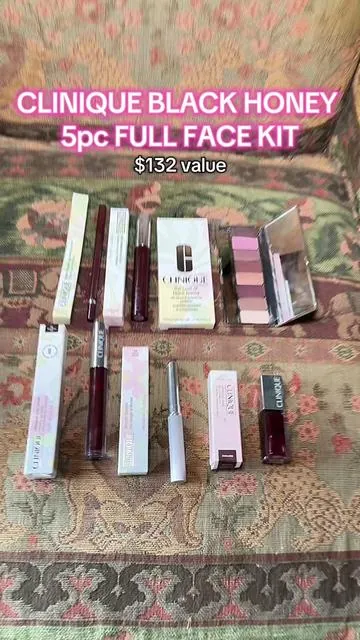 Clinique black honey lipstick, mascara, eyeliner, lip & cheek oil, & lip gloss #clinique #makeup #cliniqueblackhoney 