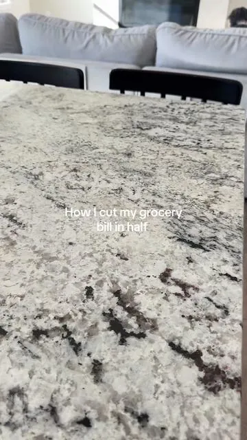 A great solution to keep your food from getting freezer burn. Vacuum sealer #kitchengadgetmusthave #foodstoragehacks #mealprepessentials #smallspaceliving #moneysavingtips 