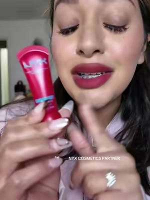 Ahhh loving this blurred red lip❤️ @NYX Professional Makeup #nyxcosmeticspartner #nyxcosmetics #tiktokshopblackfriday #tiktokshopcybermonday #smushymattelipbalmnyxcosmetics 