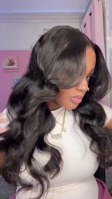 This wig came layered to the GODS! 😍 @oqhairshop @OQHAIR 