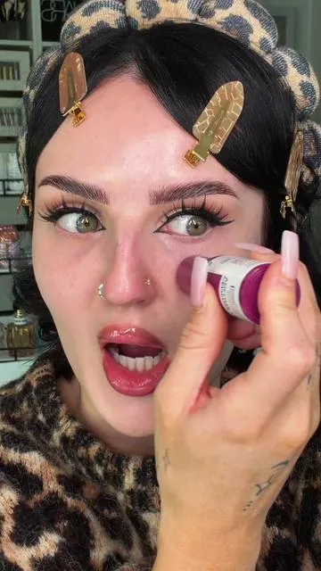 Um, I LOVE this for my under eyes. One of the best I’ve tried. I get the hype. It’s real. #kbeauty #skincare #collagen 