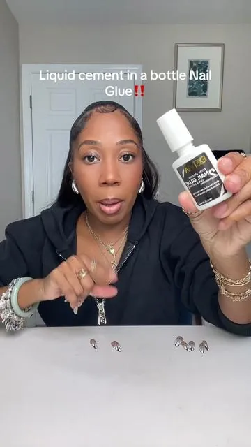 One of the STRONGEST Nail Glues🔥‼️ 10/10 You needed this glue since yesterday 💅🏽 Waterproof  Quick Dry Extra Lasting  Easy Application  #pressonnails #pressons #nailglue #glue #nailtok #nailtiktok #exsivianailglue #tiktoknails #turah21 
