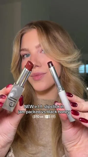 they shades are nearly IDENTICAL but I think we have a clear winner 👏🏻 wearing shade Jam Packed in the new @e.l.f. Cosmetics Glow Reviver Slipsticks #elfcosmetics #eyeslipsface #elflipstick #lipoil #lipstick 