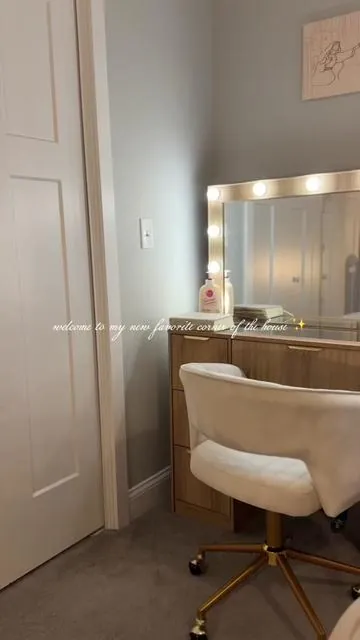 Dreamy corner unlocked 🤎 #vanityaesthetic #oakvanity #vanitysetup #ttshopfinds #bedroomaesthetic 