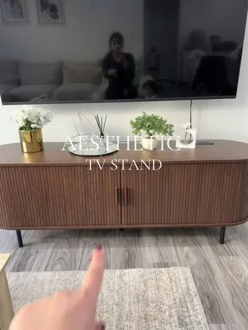 This gorgeous high quality TV stand is a must for your living room 🙌🏻 In the color walnut #tvstand #home #homedecor #homefinds #livingroom @ONBRILL OFFICIAL 