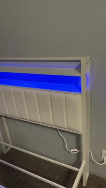 Vaya amigos a los que les gusta cama  LED venga aquí rápidamente la hermosa cama de lujo te trae una experiencia personal diferente el el diseño de cojin de la cabecera ¡haga clic aquí en el enlace de abajo para para comprarlo! #bedframe#bed#base#cama #twinbedframe fullbedframe Queenbedframe collaredEagle 