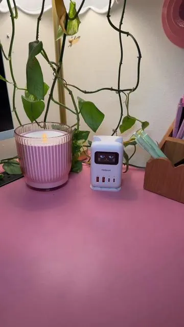 Cat smart charger for the win #desktopcharger #catsmartcharger #smartcharger #phonecharger #tiktokshopcreatorpicks 