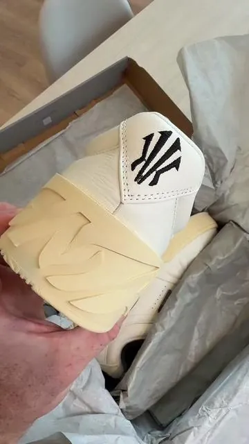 #tiktokshopcreatorpicks #tiktokshopholidayhaul #sneakers #kyrieirving #anta 